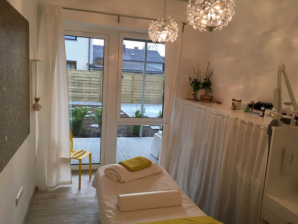Dorfschönheit - Naturlich gepflegt - Kosmetik-Fusspflege -Massage