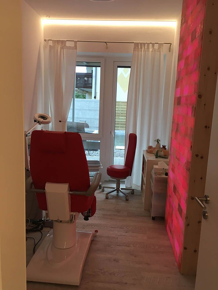 Dorfschönheit - Naturlich gepflegt - Kosmetik-Fusspflege -Massage