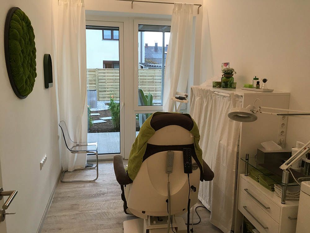 Dorfschönheit - Naturlich gepflegt - Kosmetik-Fusspflege -Massage